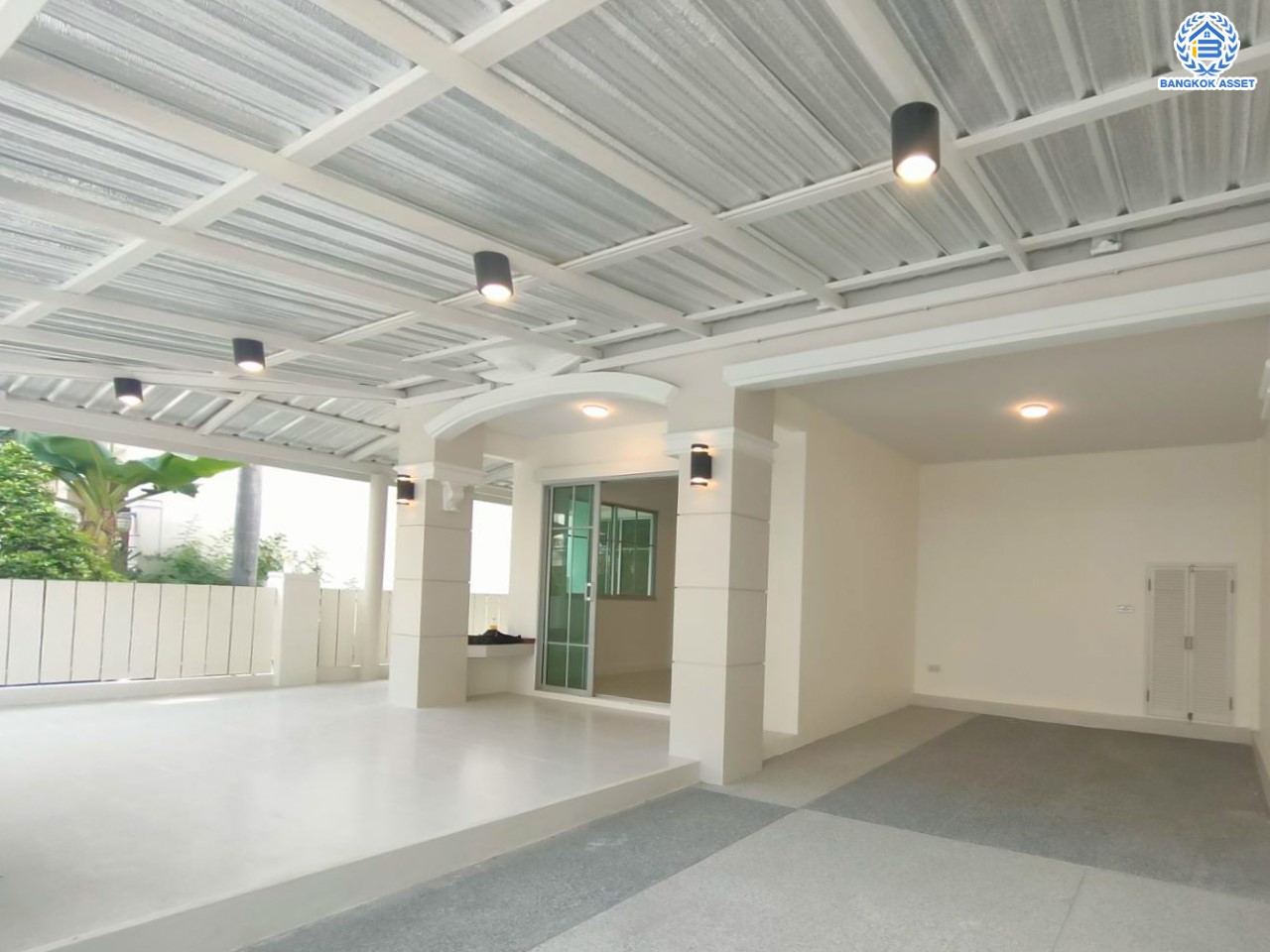 บ้านมือสองตกแต่งใหม่ แบรนด์ Property Perfect ม.เดอะวิลล่า ราชพฤกษ์-ท่าอิฐ หลังมุม เนื้อที่ 25.4 ตร.ว. ฟังก์ชัน 4 ห้องนอน 2 ห้องน้ำ 1 ที่จอดรถ บนทำเลเชื่อมต่อทั้งถ.รัตนาธิเบศร์ และถ.ราชพฤกษ์ และเพียง 10 นาทีถึงรถไฟฟ้า "สถานีบางรักน้อยท่าอิฐ"